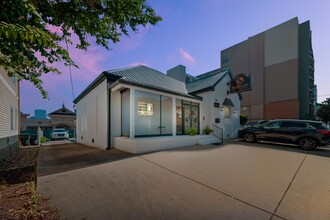 214 19th Ave, Nashville, TN à louer Photo intérieure– Image 2 sur 23