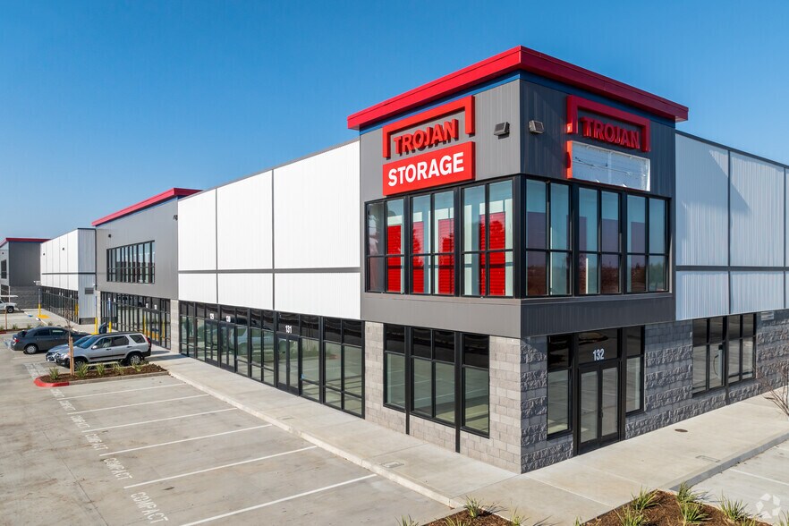 9025 Big Horn Blvd, Elk Grove, CA à louer - Photo de l’immeuble – Image 1 sur 8