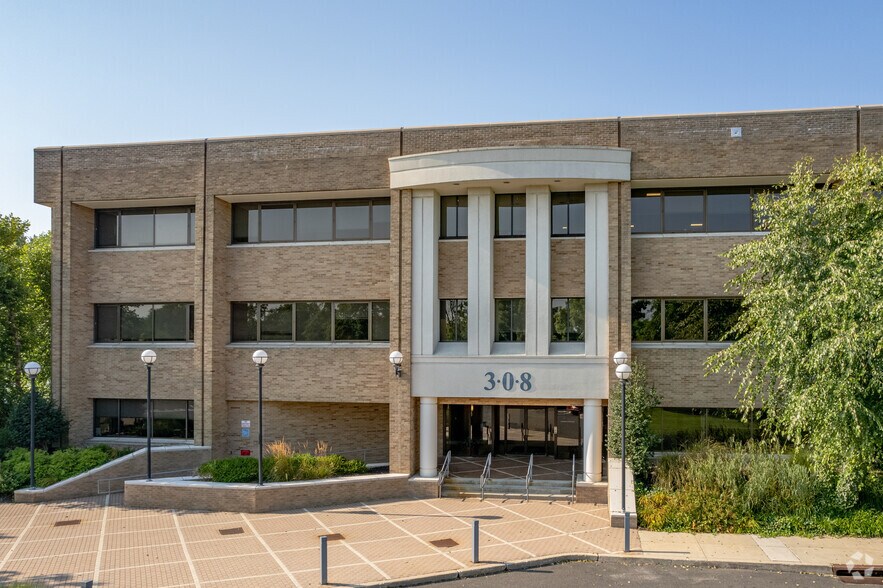 308 Harper Dr, Moorestown, NJ à louer - Photo de l’immeuble – Image 2 sur 16