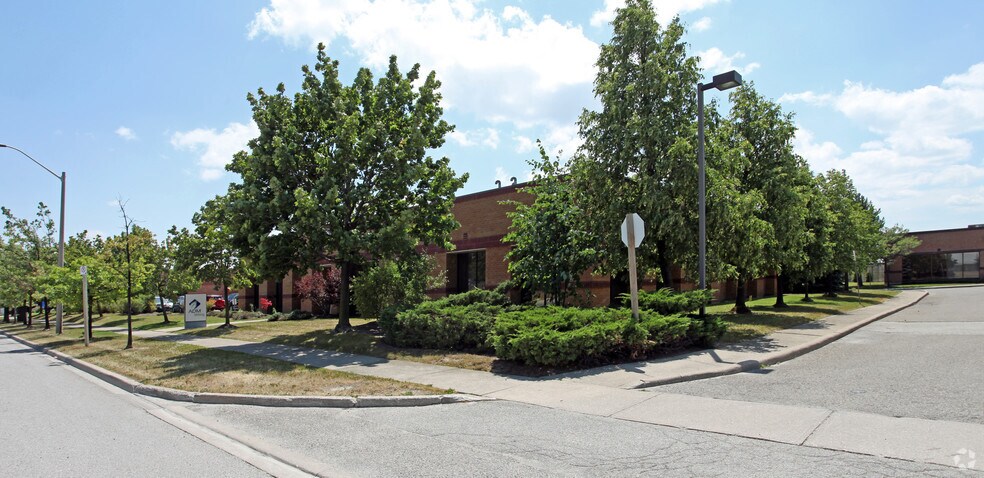 7585 Danbro Cres, Mississauga, ON à vendre - Photo de l’immeuble – Image 3 sur 3