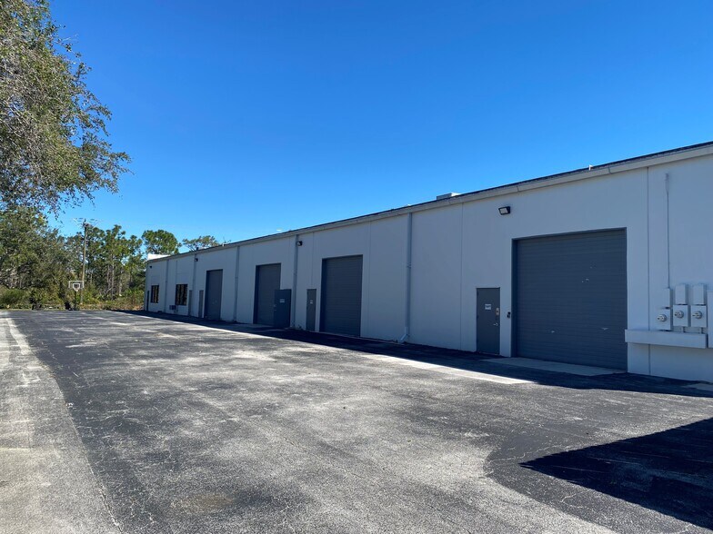 1800 Penn St, Melbourne, FL à louer - Photo de l’immeuble – Image 3 sur 4