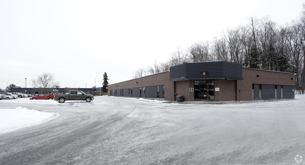 8-10 Hearst Way, Ottawa, ON à louer - Photo principale – Image 1 sur 2