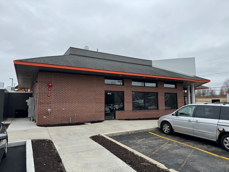1305 Barrington Rd, Hoffman Estates, IL à louer - Photo de l’immeuble – Image 2 sur 4