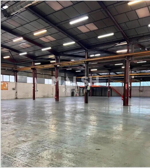 Bureau dans Vaulx-en-Velin à louer - Photo de l’immeuble – Image 2 sur 8