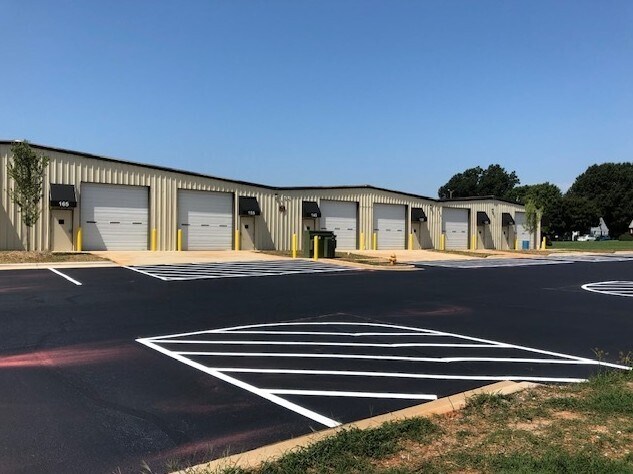1136 Louise Rd, Winston-Salem, NC à louer Photo de l’immeuble– Image 1 sur 17