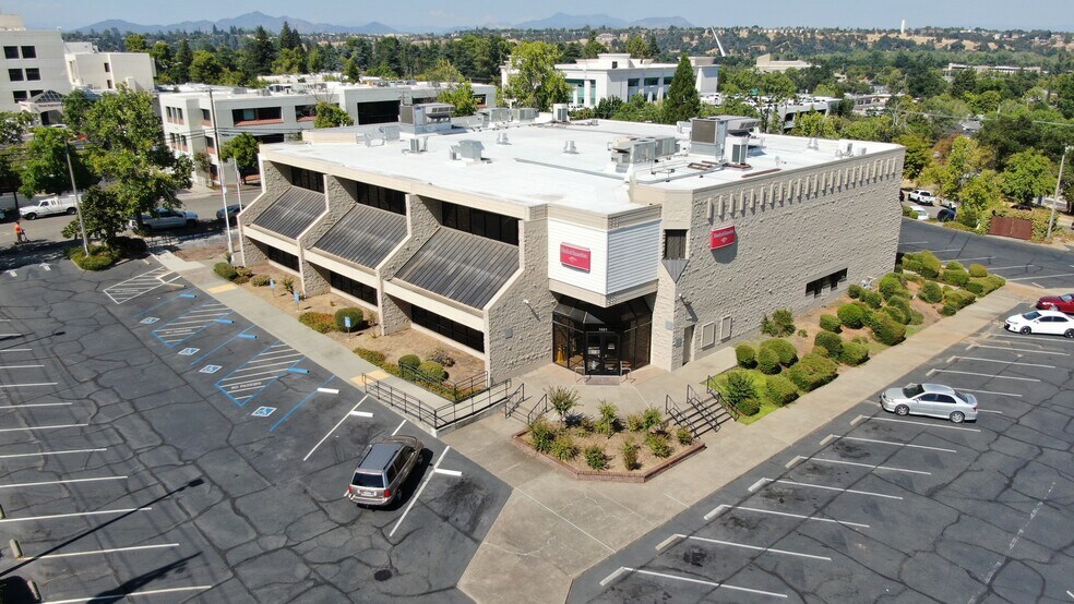 1661 East St, Redding, CA à louer - Photo de l’immeuble – Image 1 sur 27