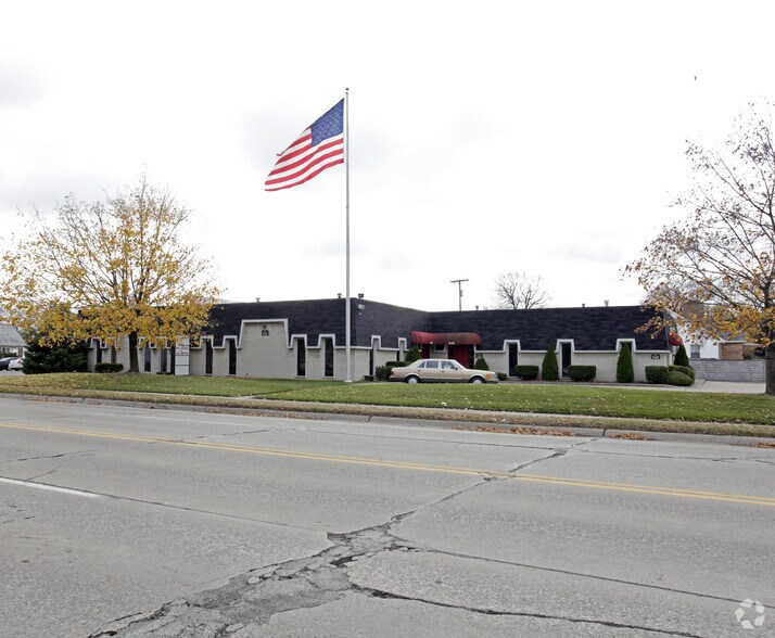 544 E 11 Mile Rd, Madison Heights, MI à louer - Photo de l’immeuble – Image 1 sur 14