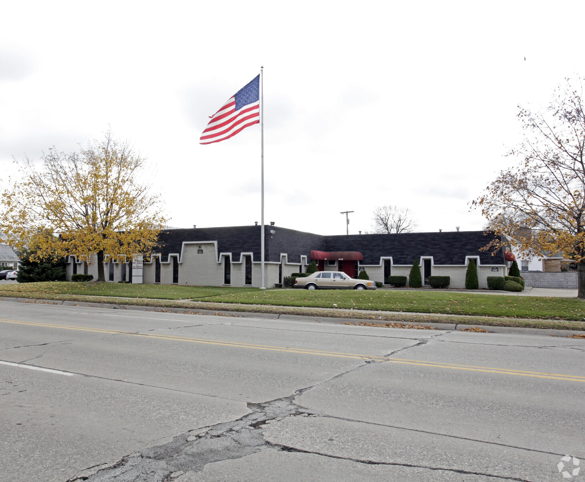 544 E 11 Mile Rd, Madison Heights, MI à louer Photo de l’immeuble– Image 1 sur 15