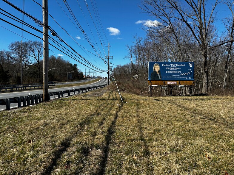 92 State Hwy 33, Manalapan Township, NJ à vendre - Photo de l’immeuble – Image 2 sur 11