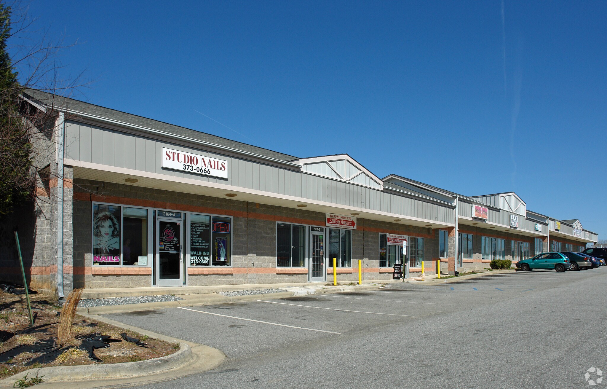 2101 E Market St, Greensboro, NC à louer Photo principale– Image 1 sur 2