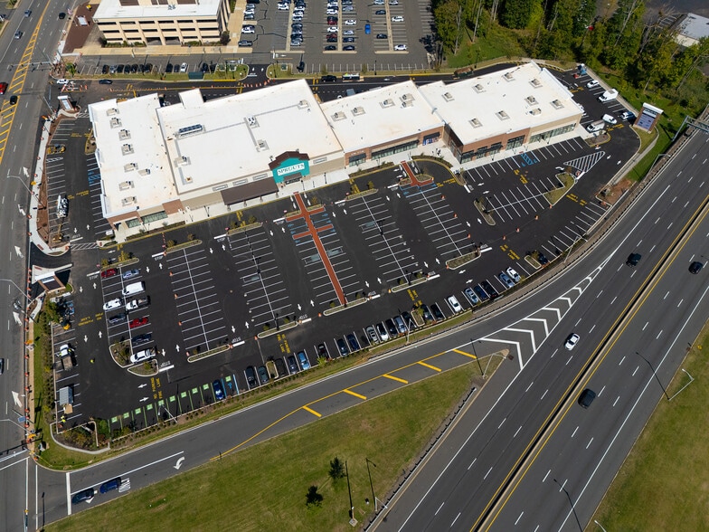 1000 Saint Georges Ave, Avenel, NJ à louer - Photo de l’immeuble – Image 3 sur 25