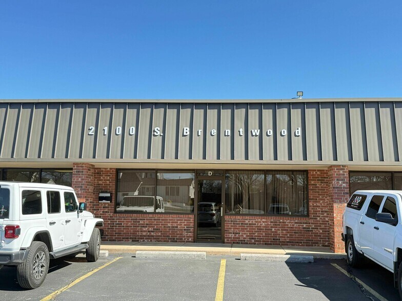 2100 S Brentwood Blvd, Springfield, MO à louer - Photo de l’immeuble – Image 2 sur 2
