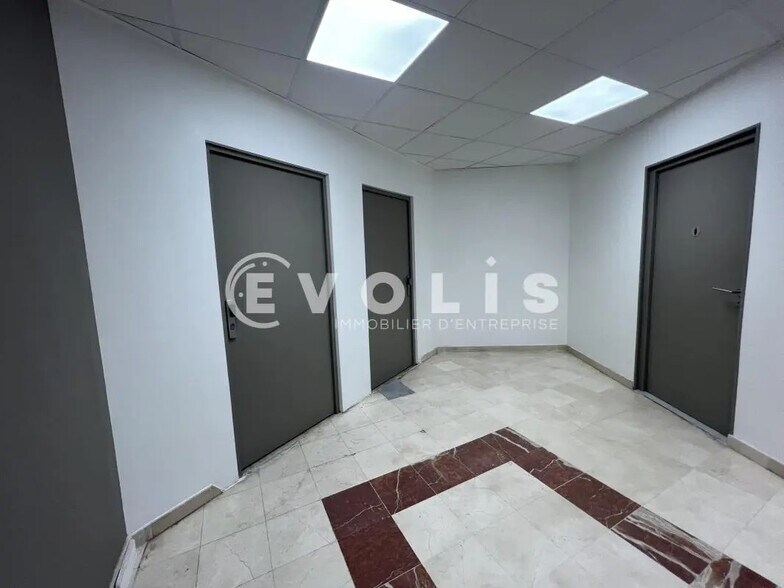 Bureau dans Rosny-sous-Bois à louer - Photo de l’immeuble – Image 2 sur 10