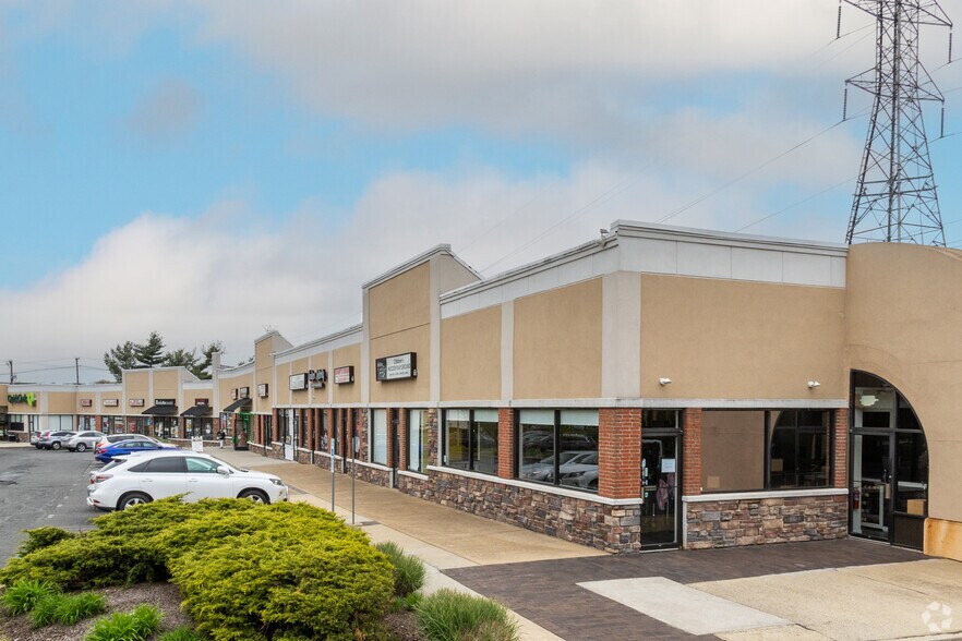 881 Main St, Sayreville, NJ à louer - Photo de l’immeuble – Image 3 sur 14