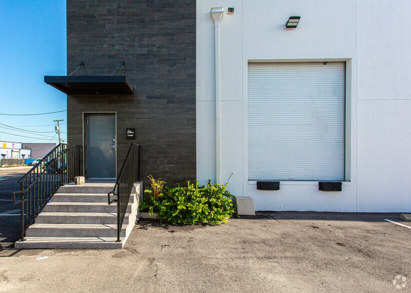 3465 NW 71st Ter, Miami, FL à louer - Photo de l’immeuble – Image 2 sur 9