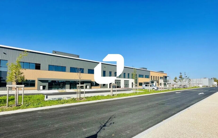 Bureau dans Saint-Priest à louer - Photo de l’immeuble – Image 3 sur 161