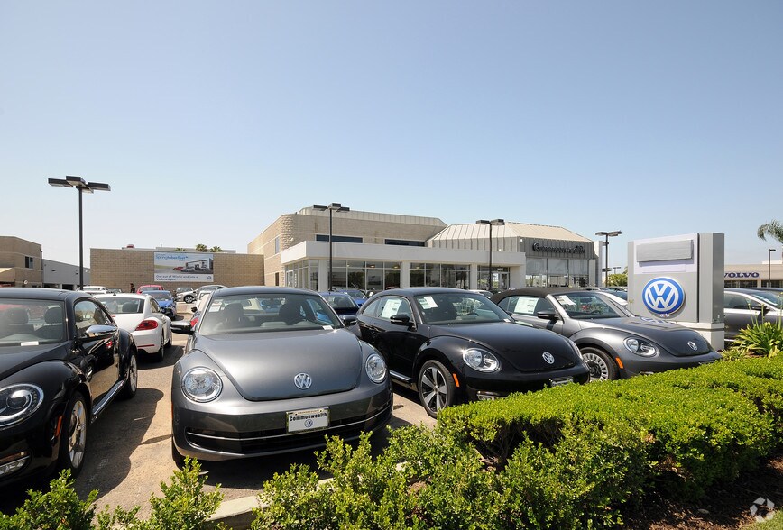 1450 Auto Mall Dr, Santa Ana, CA à vendre - Photo de l’immeuble – Image 2 sur 5