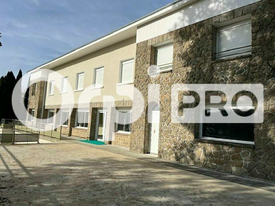 Local d'activités dans Peyrat-le-Château à vendre Photo de l’immeuble– Image 1 sur 14