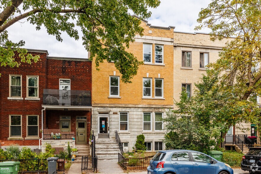 2329 Av De Hampton, Montréal, QC à vendre - Photo principale – Image 1 sur 3