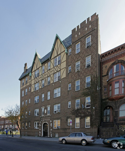 546 Bergen Ave, Jersey City, NJ à vendre - Photo principale – Image 1 sur 5