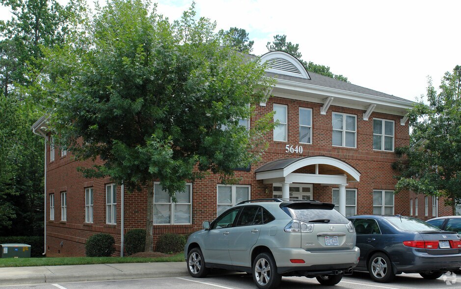 5640 Six Forks Rd, Raleigh, NC à louer - Photo principale – Image 1 sur 54