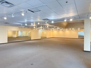 9618 Horton Rd SW, Calgary, AB à louer Photo intérieure– Image 2 sur 2