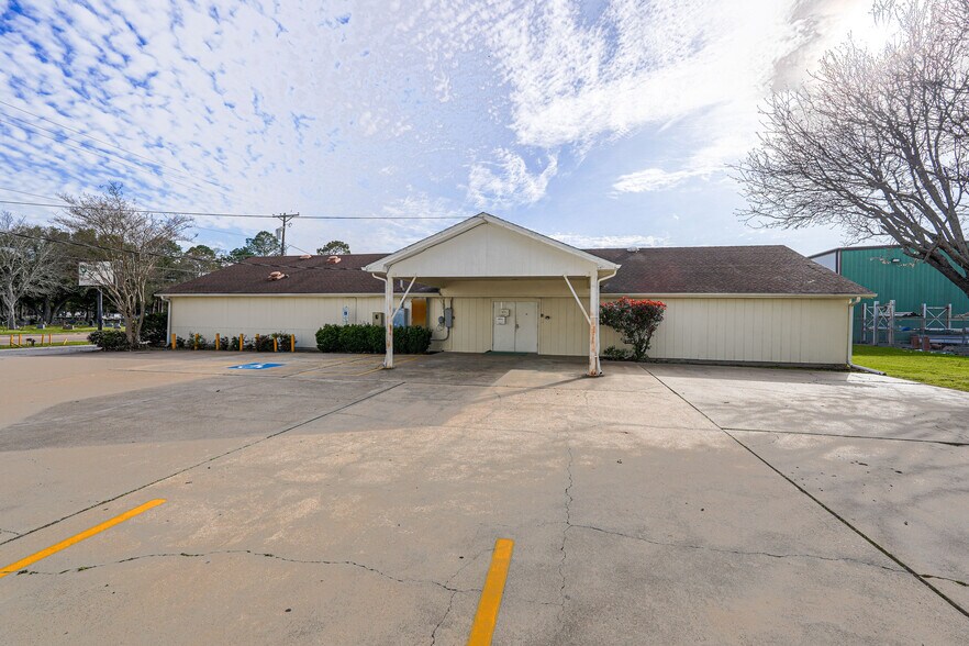 5301 39th St, Groves, TX à vendre - Photo de l’immeuble – Image 3 sur 16