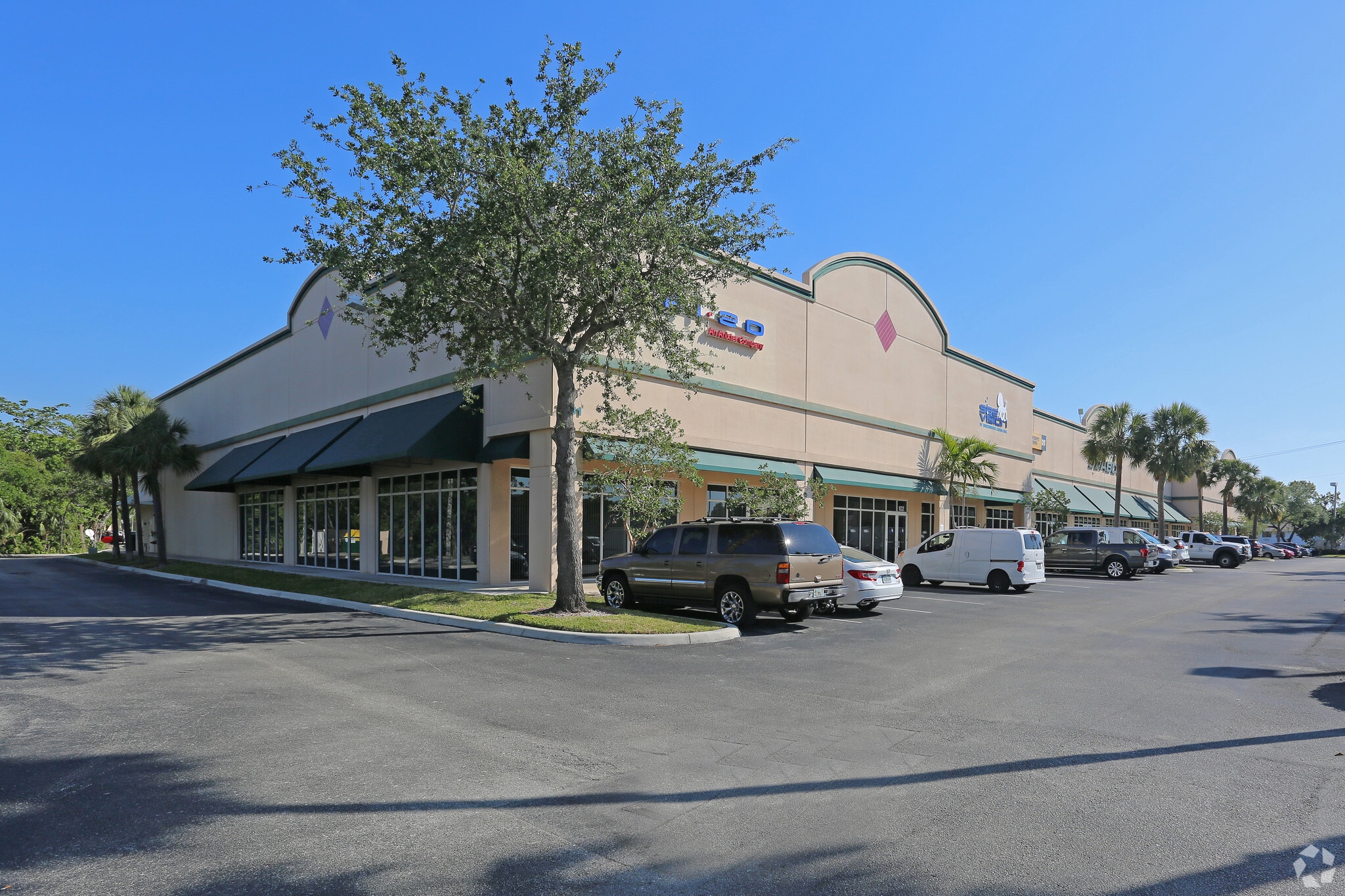 1881-1887 W State Road 84, Fort Lauderdale, FL à louer Photo principale– Image 1 sur 11