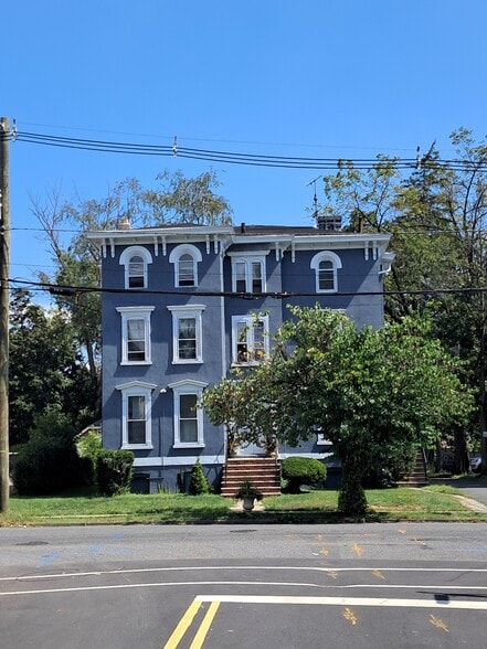220 E 9th St, Plainfield, NJ à vendre - Photo principale – Image 1 sur 10