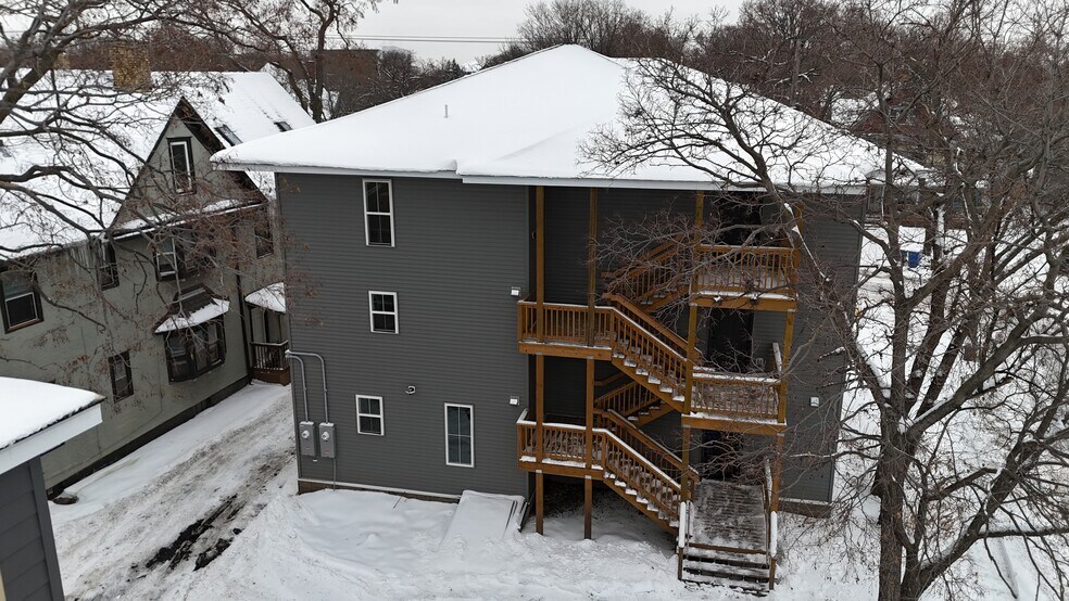 814 6th St SE, Minneapolis, MN à vendre - Photo de l’immeuble – Image 3 sur 23