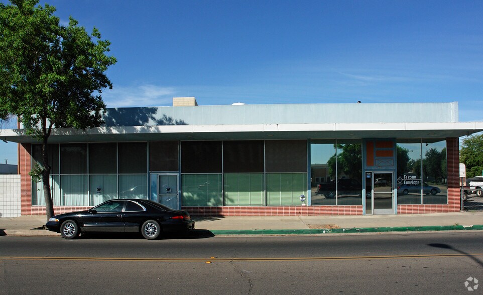 947 R St, Fresno, CA à louer - Photo de l’immeuble – Image 2 sur 2