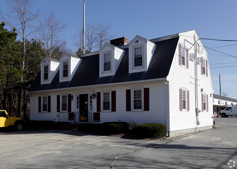 Cape Cod Retail Portfolio portefeuille de 3 biens à vendre sur LoopNet.fr - Photo de l’immeuble – Image 3 sur 4
