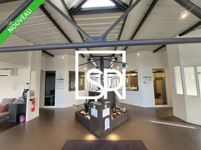 Bureau dans Enval à vendre - Photo de l’immeuble – Image 2 sur 11