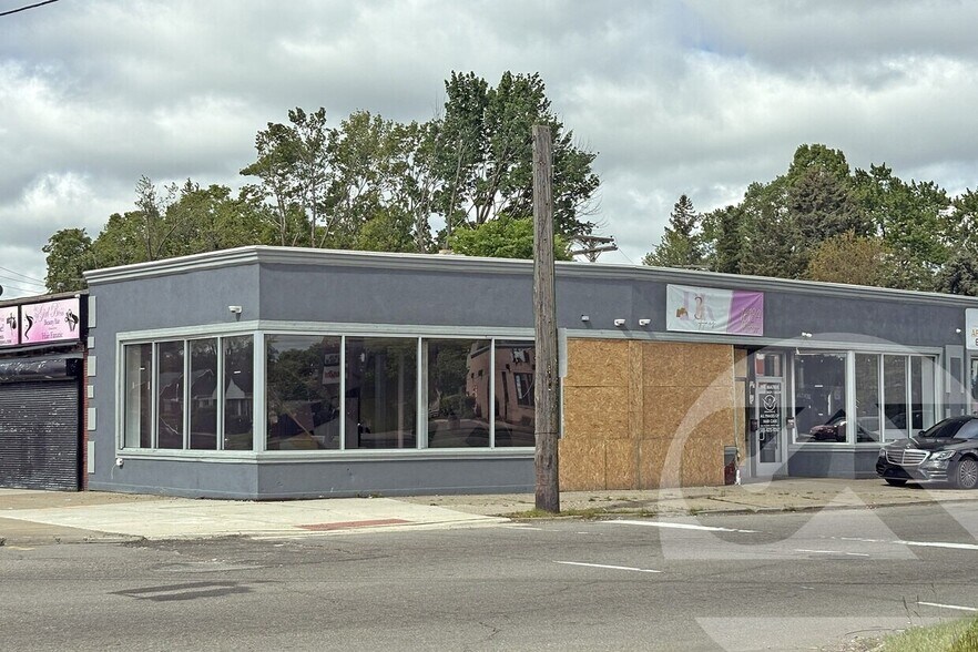 16134 Moross Rd, Detroit, MI à louer - Photo de l’immeuble – Image 1 sur 1