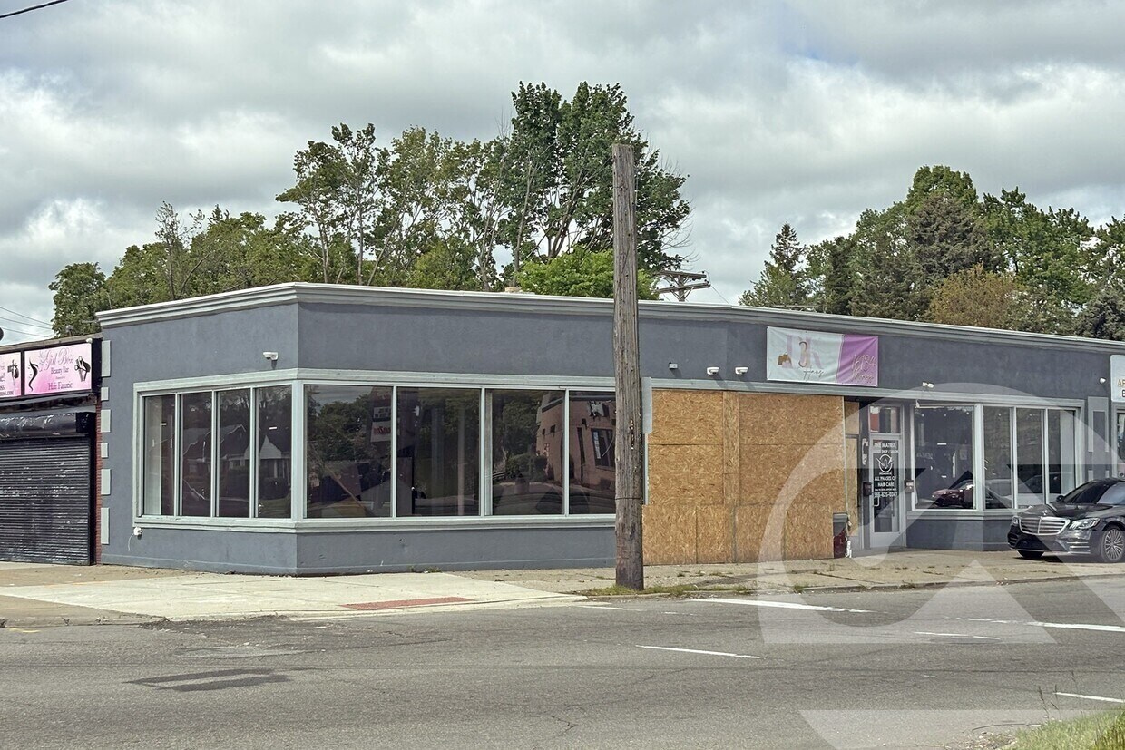 16134 Moross Rd, Detroit, MI à louer Photo de l’immeuble– Image 1 sur 2