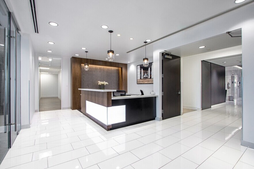 620 Newport Center Dr, Newport Beach, CA à louer - Photo de l’immeuble – Image 3 sur 5