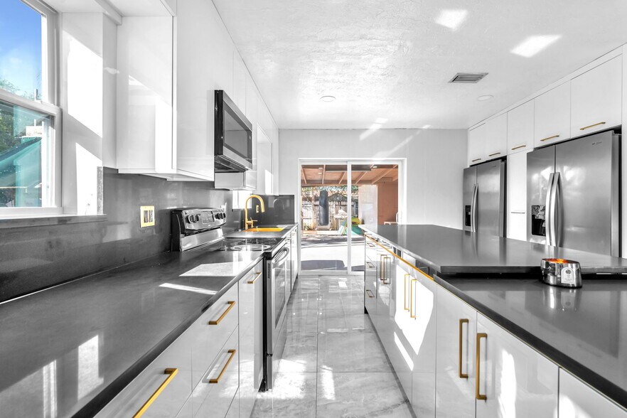 7151 Taft St, Hollywood, FL à vendre - Photo intérieure – Image 3 sur 58