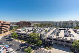 100 Bayview Cir, Newport Beach, CA - VUE AÉRIENNE  vue de carte