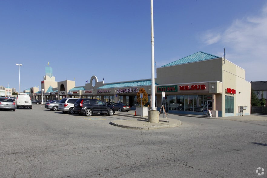 660 Eglinton Av W, Mississauga, ON à louer - Photo de l’immeuble – Image 3 sur 5