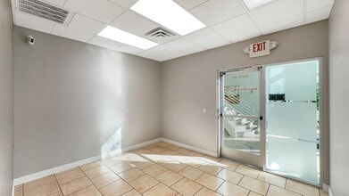 3585 E Flamingo Rd, Las Vegas, NV à louer Photo intérieure– Image 2 sur 10