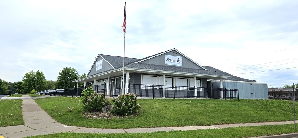 2235 N Clairemont Ave, Eau Claire, WI à vendre - Photo de l’immeuble – Image 1 sur 34
