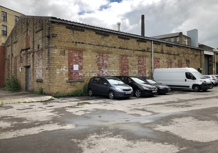 Colne Rd, Huddersfield à louer - Photo de l’immeuble – Image 2 sur 2