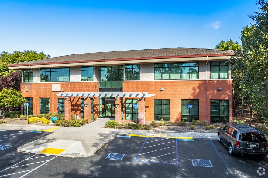 5767 Greenback Ln, Sacramento, CA à louer - Photo de l’immeuble – Image 2 sur 3