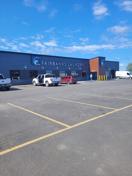 906 Old Steese Hwy, Fairbanks, AK à louer - Photo de l’immeuble – Image 1 sur 15