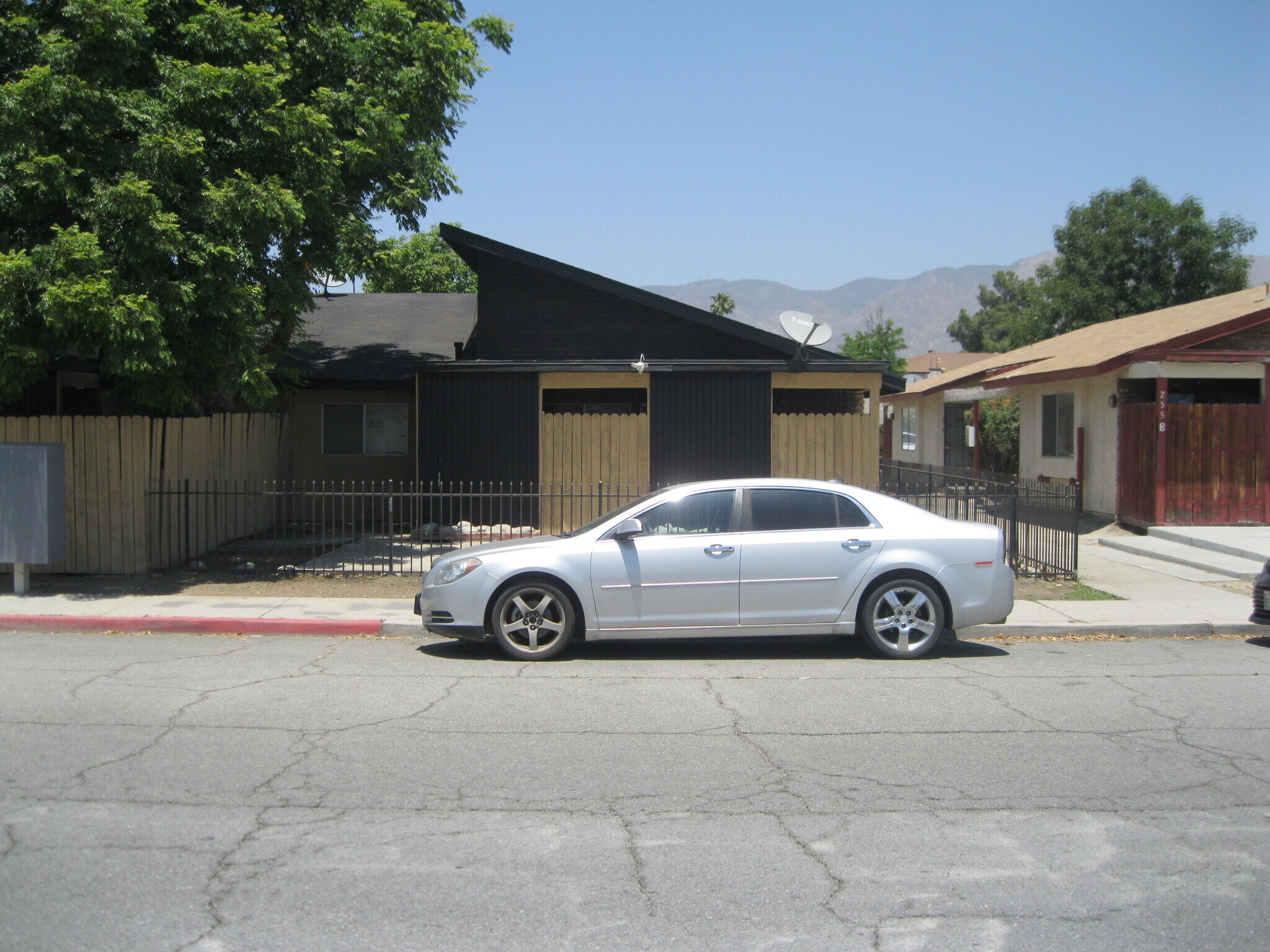 235 E 7th St, San Jacinto, CA à vendre Photo de l’immeuble– Image 1 sur 25