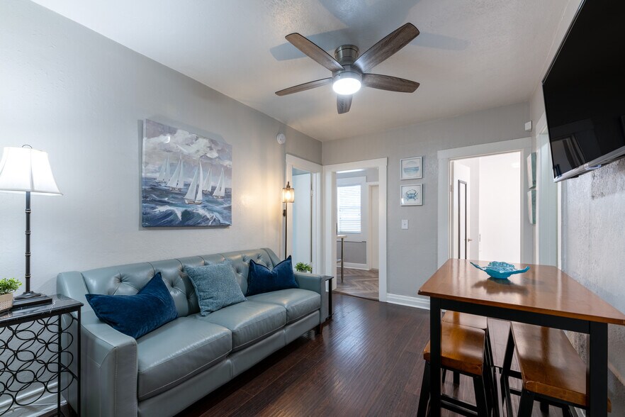 215 N Federal Hwy, Lake Worth, FL à vendre - Photo de l’immeuble – Image 2 sur 65