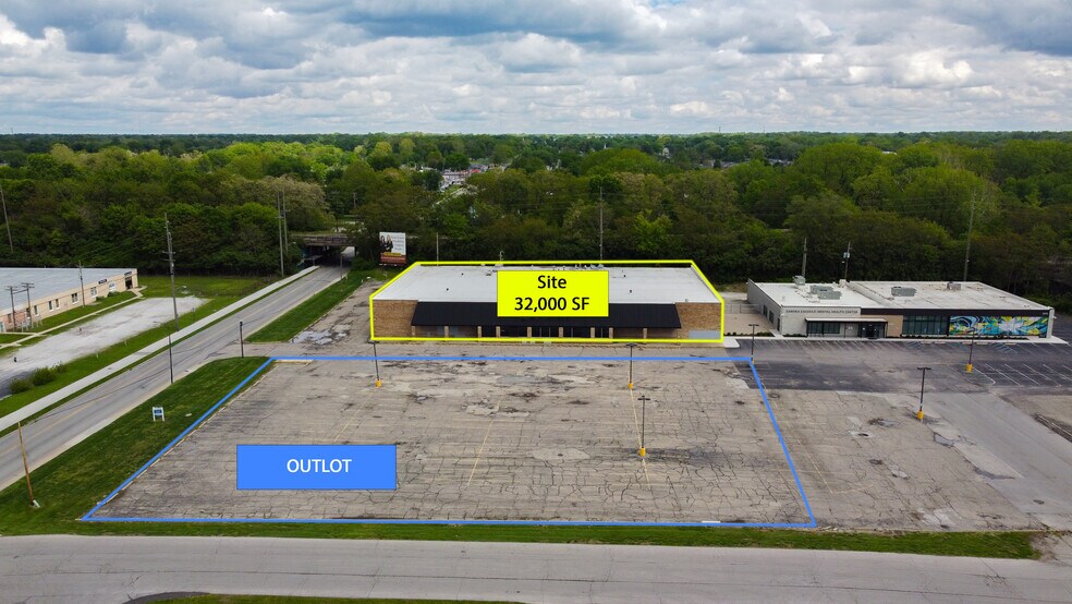 3415 English Ave, Indianapolis, IN à vendre - Photo de l’immeuble – Image 3 sur 11