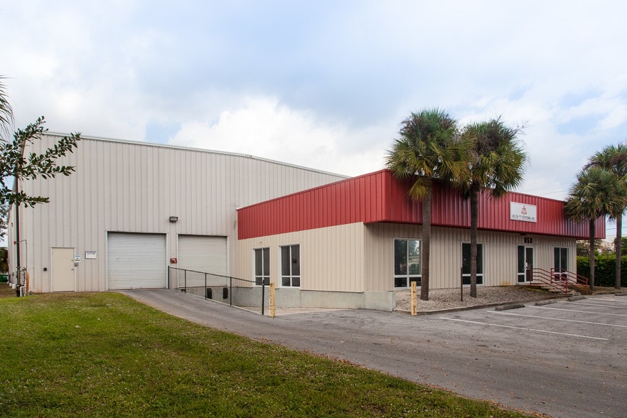 858 W 13th Ct, Riviera Beach, FL à vendre - Photo principale – Image 1 sur 10