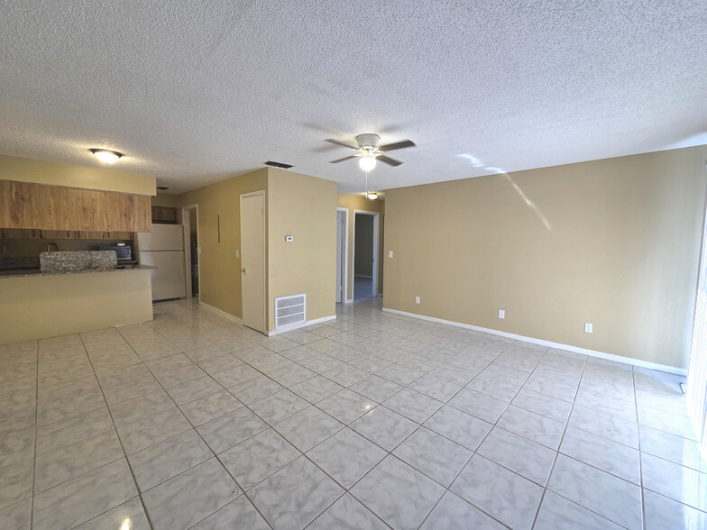 1836 SW 109th Pl, Ocala, FL à vendre - Photo de l’immeuble – Image 3 sur 19
