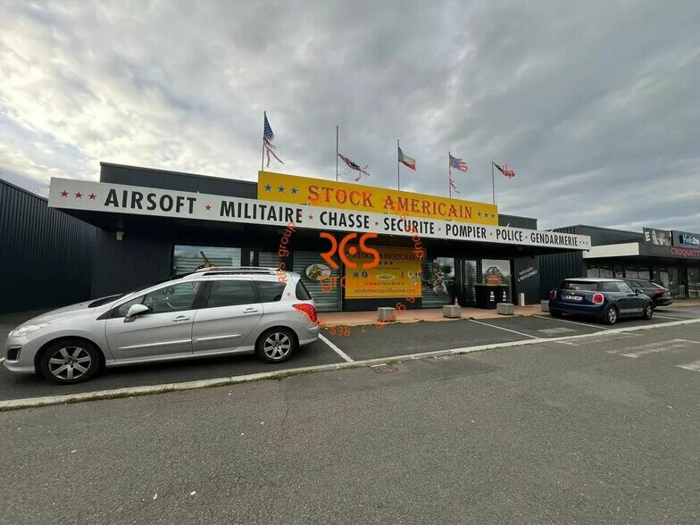 Local commercial dans Les Billaux à louer - Photo de l’immeuble – Image 3 sur 5